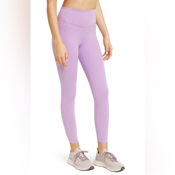 Zella | High Waisted 7/8 pocket leggings - Picture 5 of 5